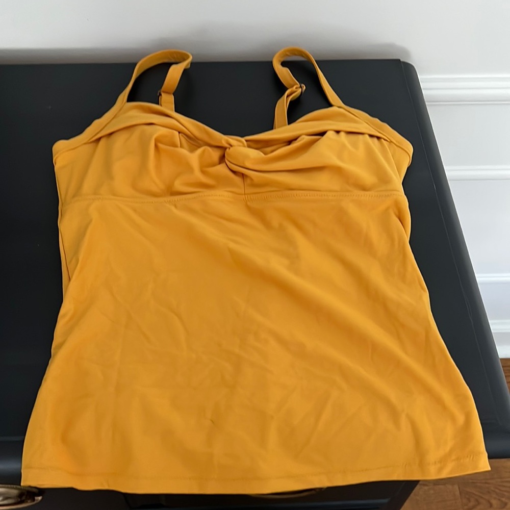 Athleta tankini top